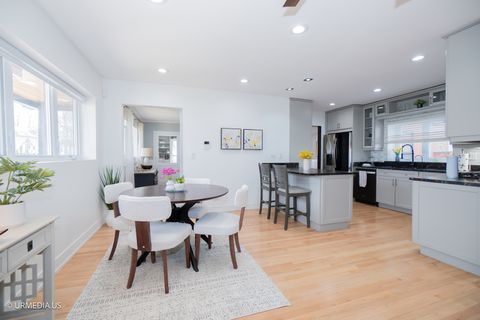 Tiny photo for 7100 N SIOUX Avenue, Chicago, IL 60646 (MLS # 12605320)