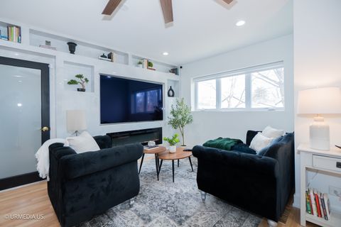 Tiny photo for 7100 N SIOUX Avenue, Chicago, IL 60646 (MLS # 12605320)