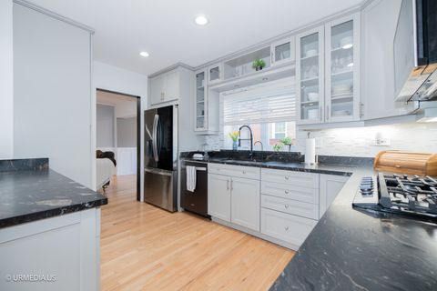 Tiny photo for 7100 N SIOUX Avenue, Chicago, IL 60646 (MLS # 12605320)