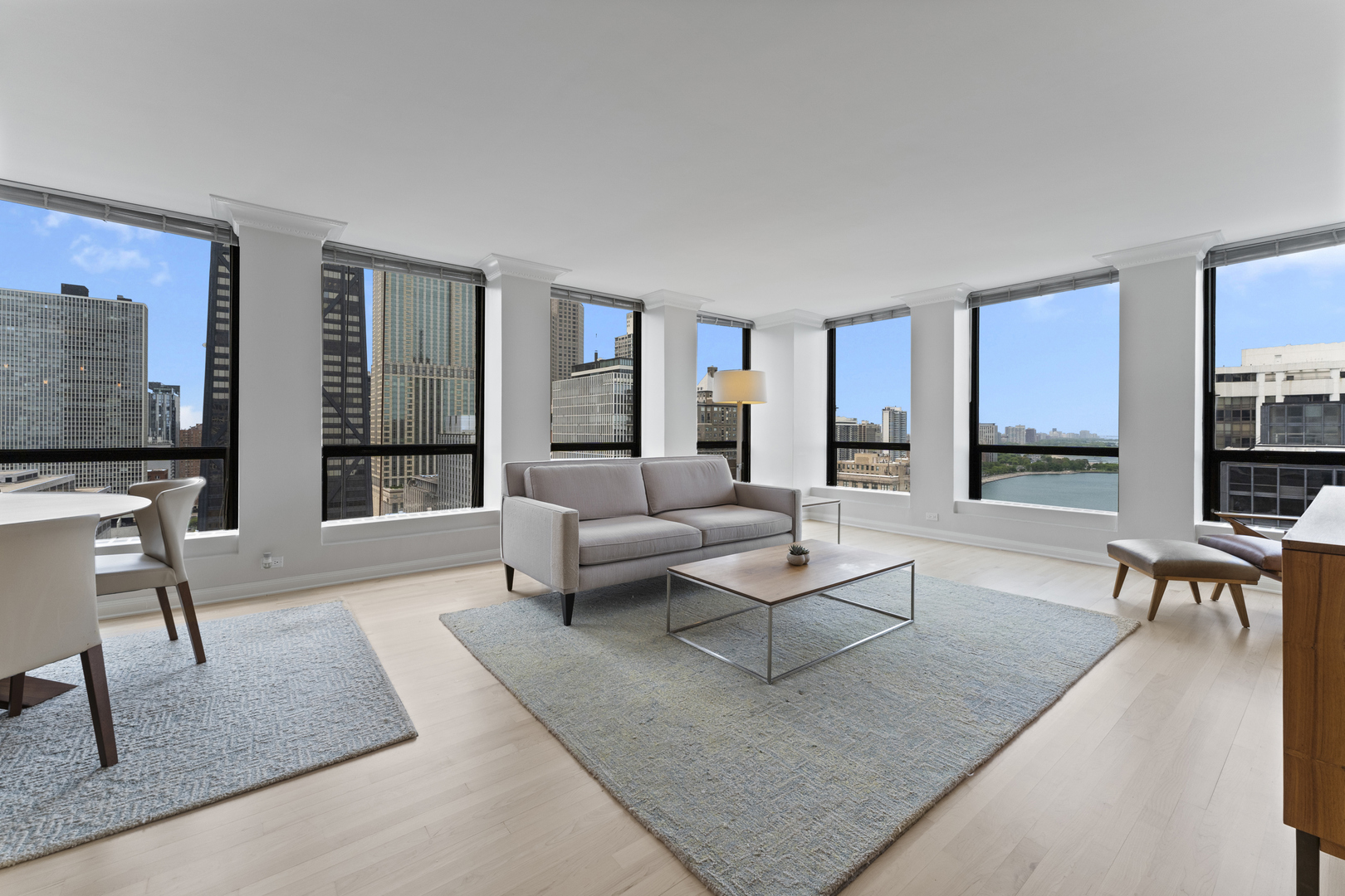 260 E Chestnut Street 3202