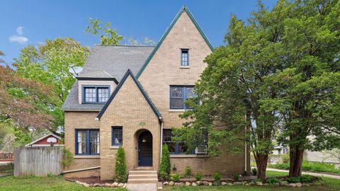 Photo of 726 W Highland Avenue, Elgin, IL 60123 (MLS # 12632517)