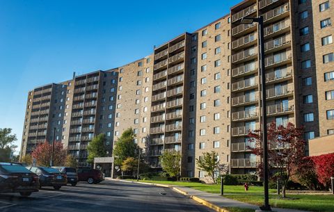 Photo of 6340 Americana Drive #513, Willowbrook, IL 60527 (MLS # 12505713) Photo of 6340 Americana Drive #513, Willowbrook, IL 60527 (MLS # 12505713)