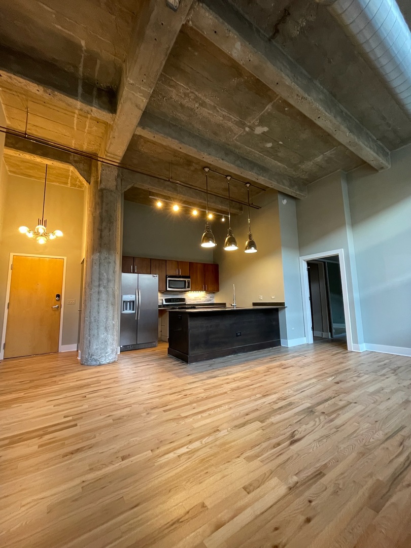 1735 N Paulina Street 406