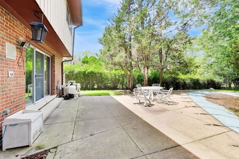 Tiny photo for 1014 E Crabtree Drive, Arlington Heights, IL 60004 (MLS # 12680162)