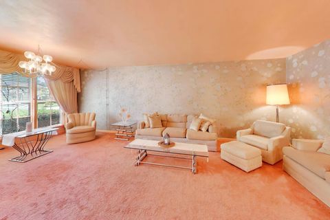 Tiny photo for 1014 E Crabtree Drive, Arlington Heights, IL 60004 (MLS # 12680162)