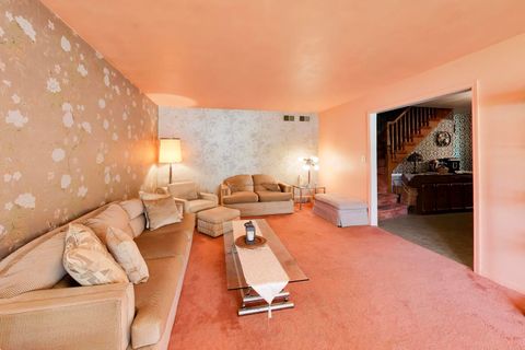 Tiny photo for 1014 E Crabtree Drive, Arlington Heights, IL 60004 (MLS # 12680162)