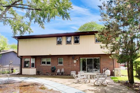 Tiny photo for 1014 E Crabtree Drive, Arlington Heights, IL 60004 (MLS # 12680162)