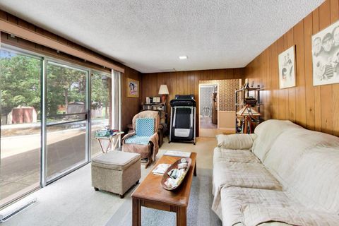 Tiny photo for 1014 E Crabtree Drive, Arlington Heights, IL 60004 (MLS # 12680162)