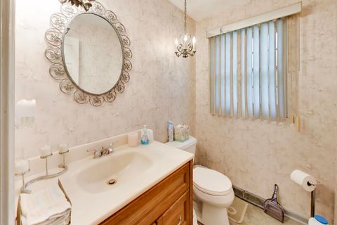 Tiny photo for 1014 E Crabtree Drive, Arlington Heights, IL 60004 (MLS # 12680162)
