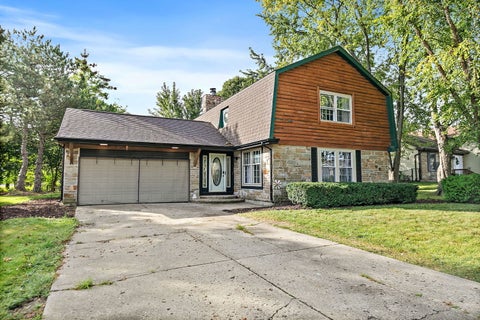 Tiny photo for 705 Chestnut Court, Algonquin, IL 60102 (MLS # 12761428)
