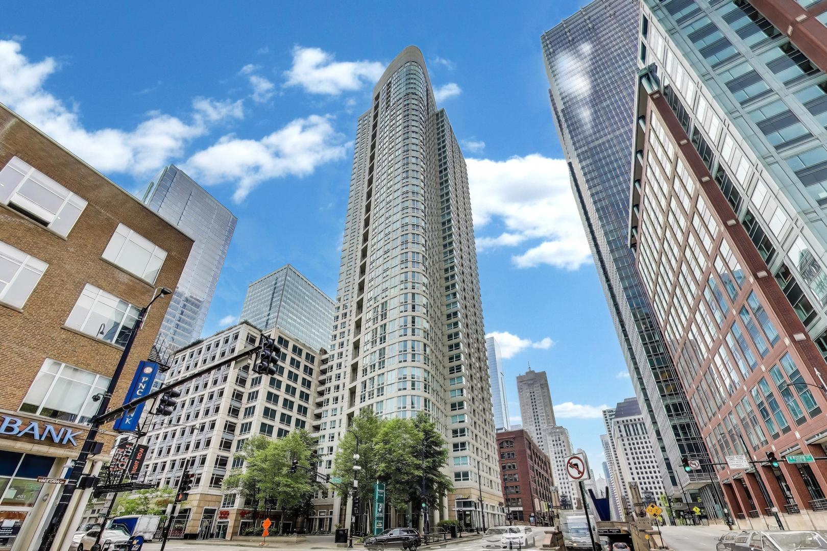 345 N LaSalle Street 901