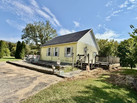 Photo of 303 S Townline Road, Seatonville, IL 61359 (MLS # 12472453)