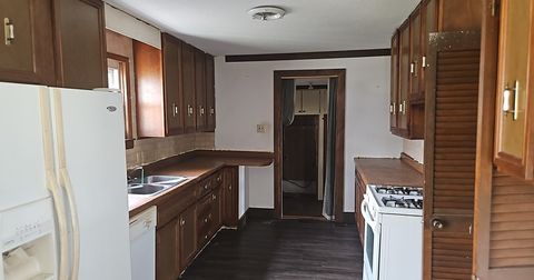 Tiny photo for 1208 E Randolph Street, Mcleansboro, IL 62859 (MLS # 12616997)