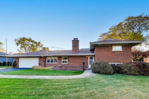 Photo of 2240 N Western Avenue, Park Ridge, IL 60068 (MLS # 12512959)