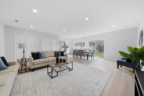 Tiny photo for 593 Bristol Lane, Elk Grove Village, IL 60007 (MLS # 12608397)