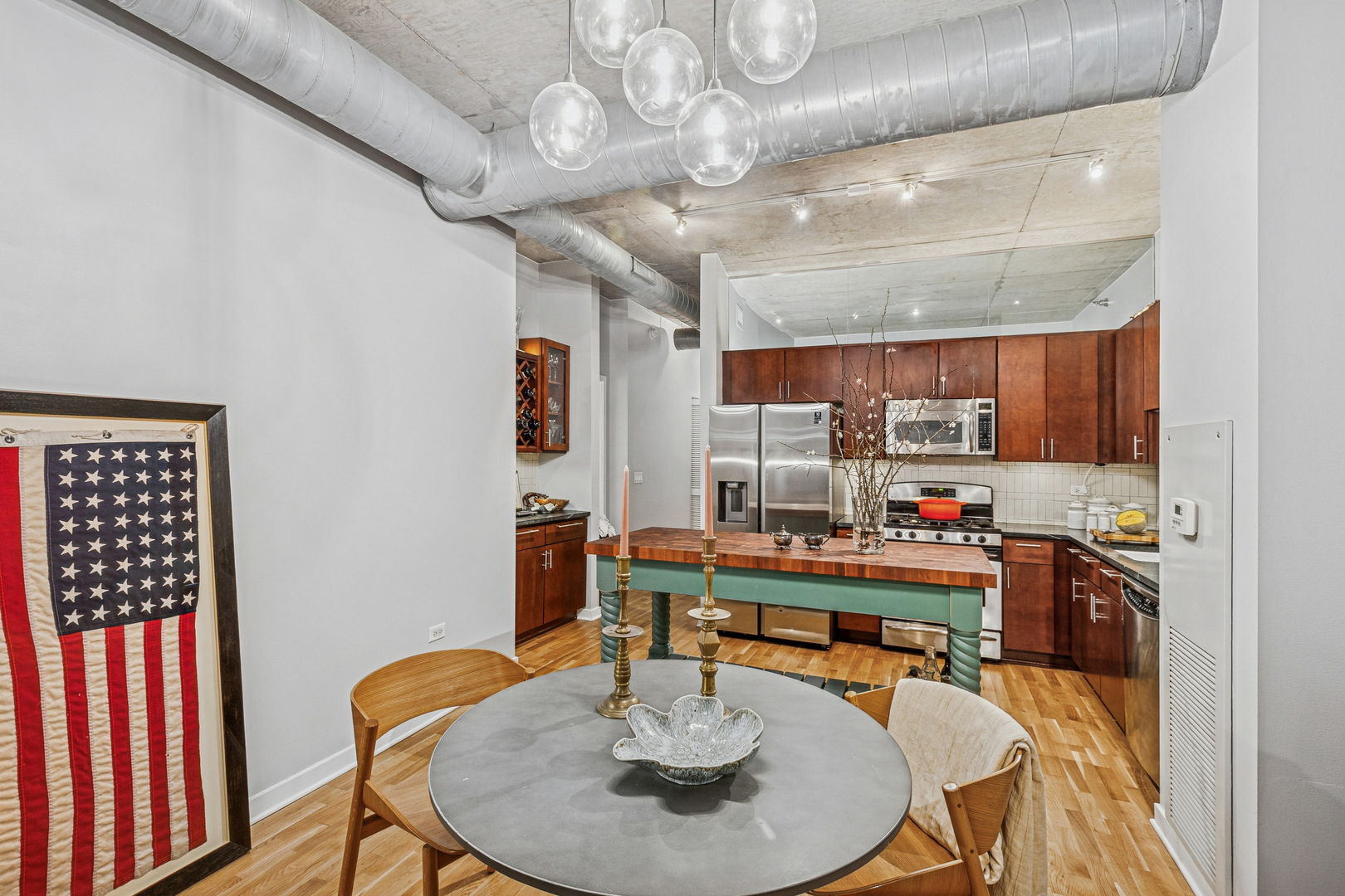 700 N Larrabee Street 1012