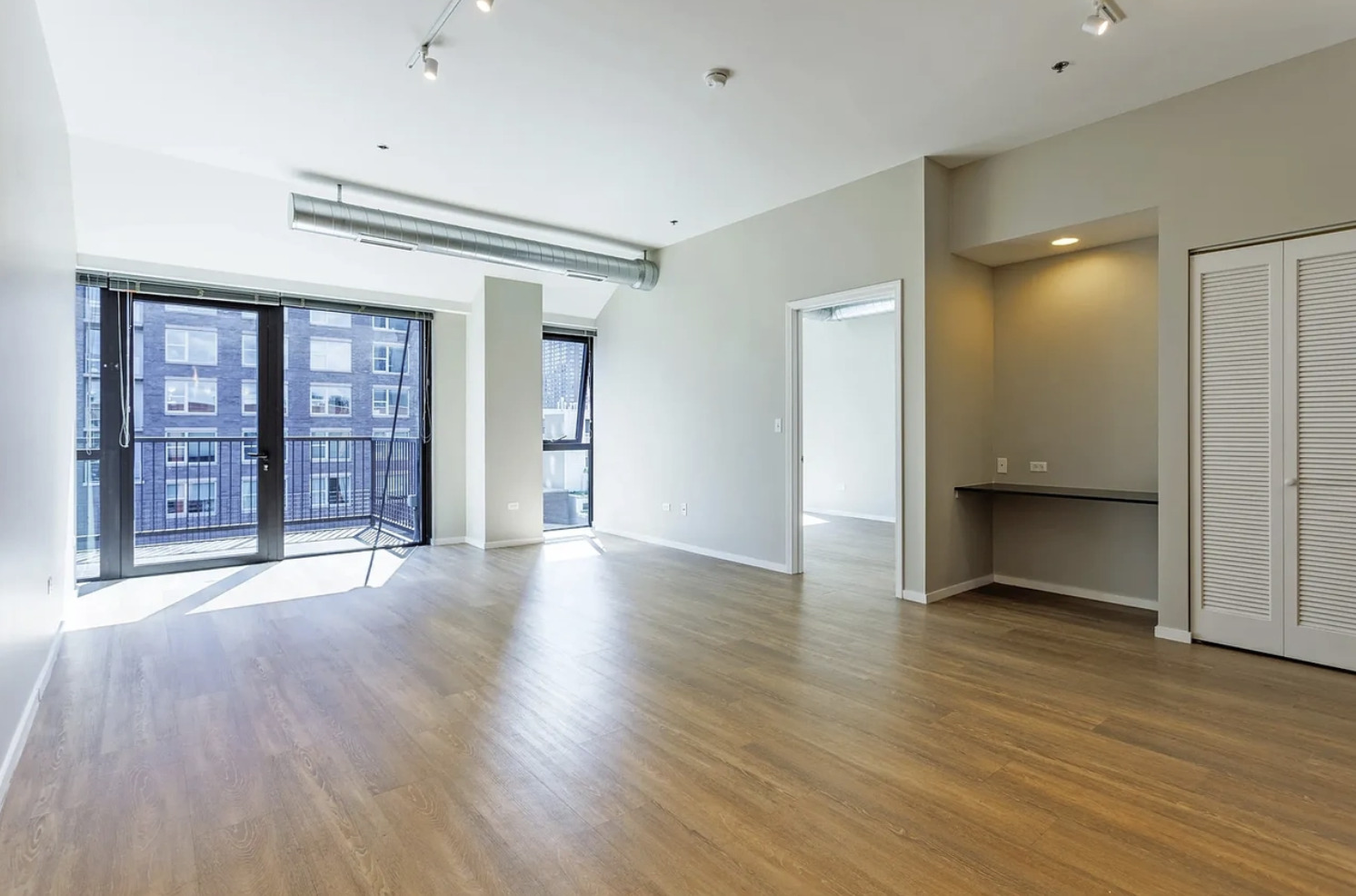 211 W Scott Street 408