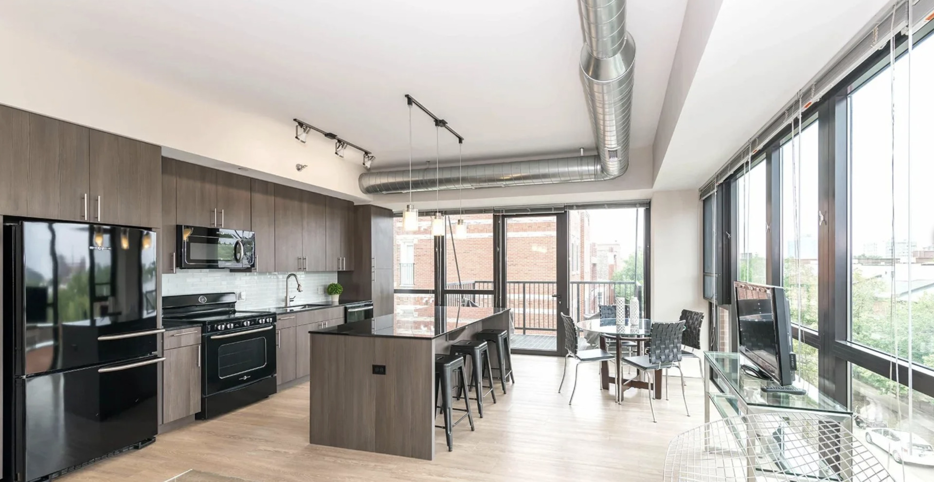 211 W Scott Street 408