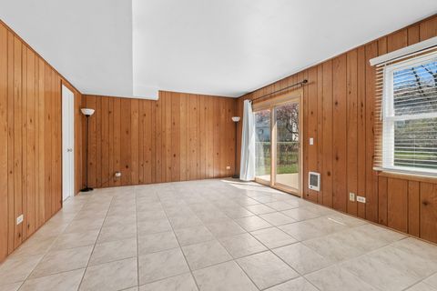 Tiny photo for 917 Shambliss Lane, Buffalo Grove, IL 60089 (MLS # 12617137)