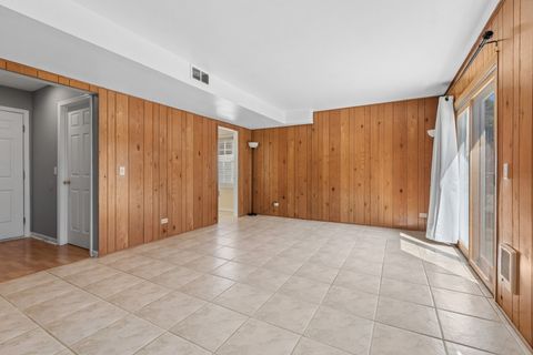 Tiny photo for 917 Shambliss Lane, Buffalo Grove, IL 60089 (MLS # 12617137)