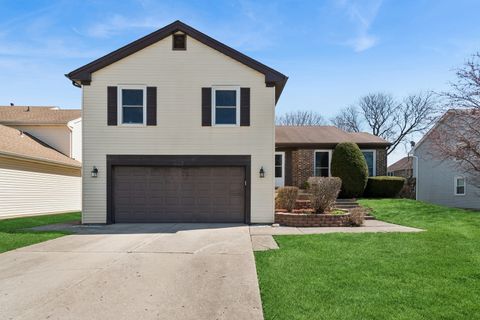 Tiny photo for 917 Shambliss Lane, Buffalo Grove, IL 60089 (MLS # 12617137)