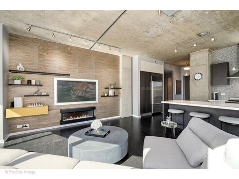 Tiny photo for 600 N FAIRBANKS Court #2801, Chicago, IL 60611 (MLS # 12583146)