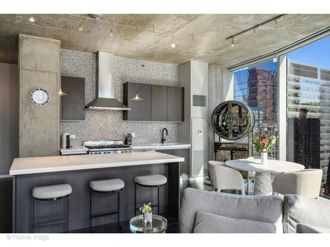 Tiny photo for 600 N FAIRBANKS Court #2801, Chicago, IL 60611 (MLS # 12583146)