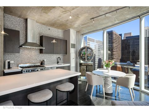 Tiny photo for 600 N FAIRBANKS Court #2801, Chicago, IL 60611 (MLS # 12583146)