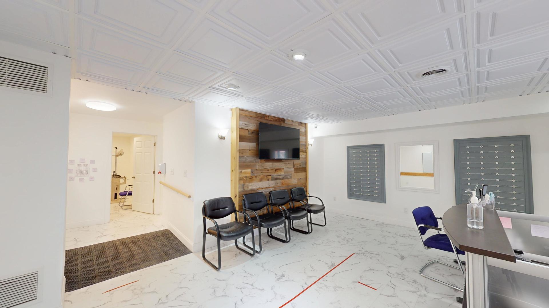 718 Bridge Street N 718B