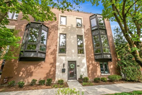 Photo of 1431 N Cleveland Avenue, Chicago, IL 60610 (MLS # 12555962)