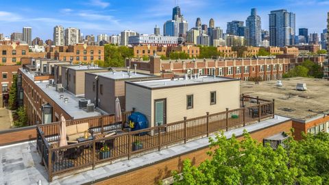 Tiny photo for 1431 N Cleveland Avenue, Chicago, IL 60610 (MLS # 12555962)