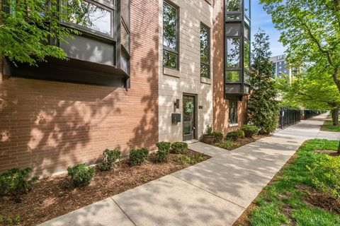 Tiny photo for 1431 N Cleveland Avenue, Chicago, IL 60610 (MLS # 12555962)