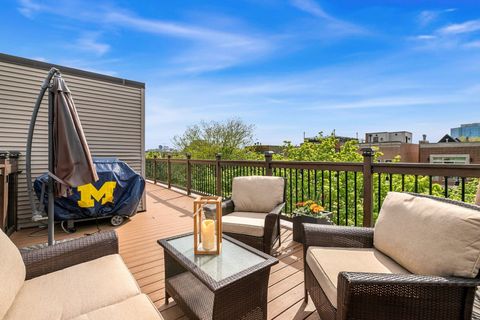 Tiny photo for 1431 N Cleveland Avenue, Chicago, IL 60610 (MLS # 12555962)