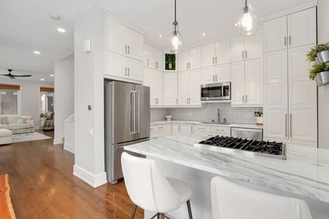 Tiny photo for 1431 N Cleveland Avenue, Chicago, IL 60610 (MLS # 12555962)