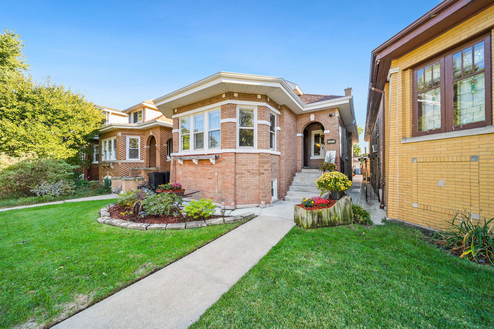 5243 W OAKDALE Avenue