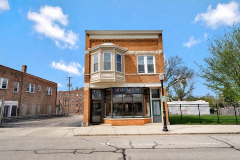 Photo of 711 W Hillgrove Avenue, La Grange, IL 60525 (MLS # 12667757)