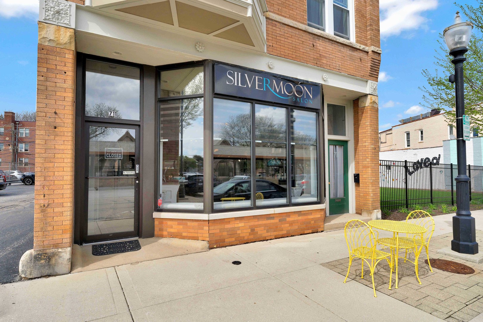 711 W Hillgrove Avenue