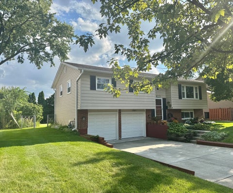 Tiny photo for 1205 E Ironwood Drive, Mount Prospect, IL 60056 (MLS # 12780998)