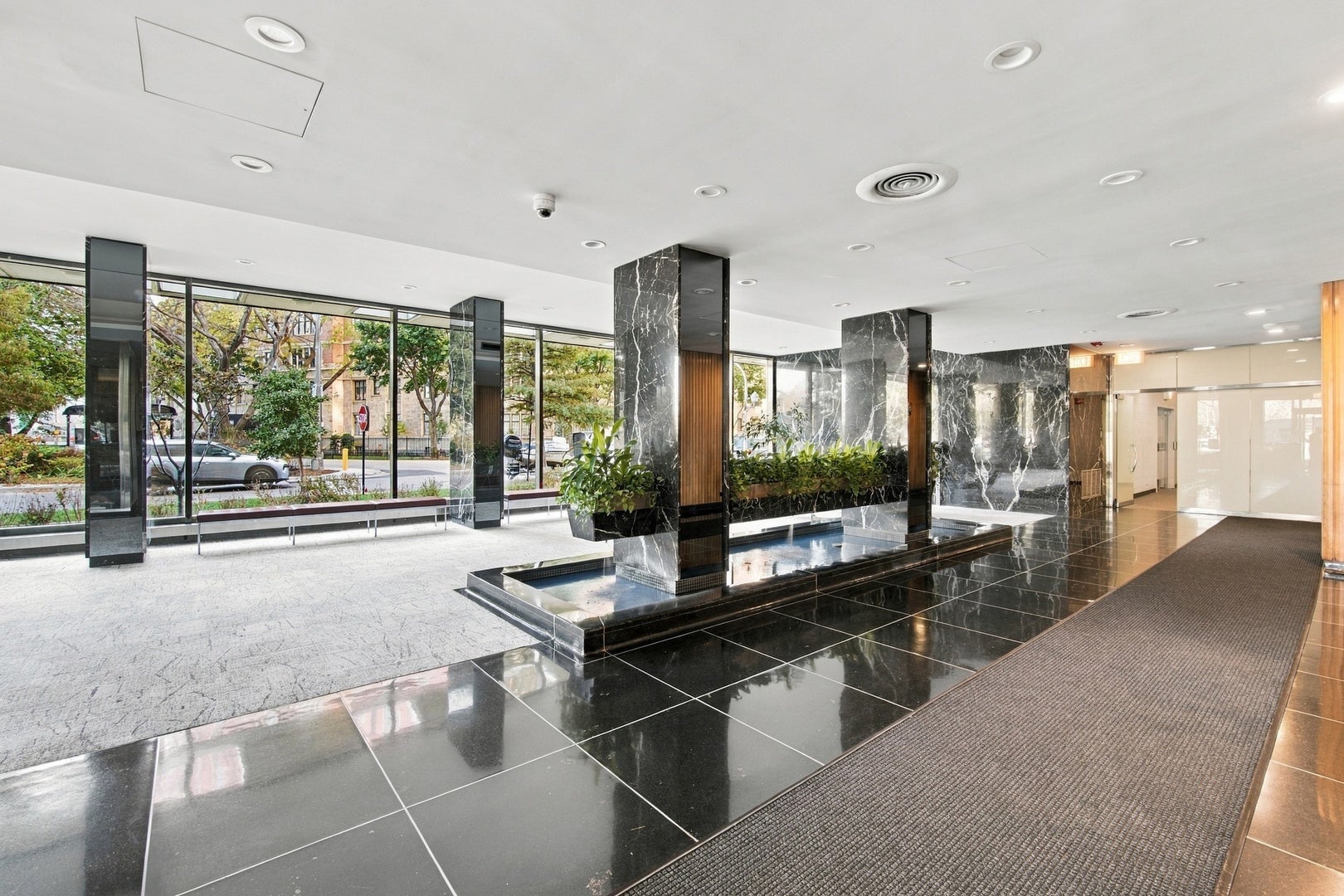 3900 N Lake Shore Drive 2C