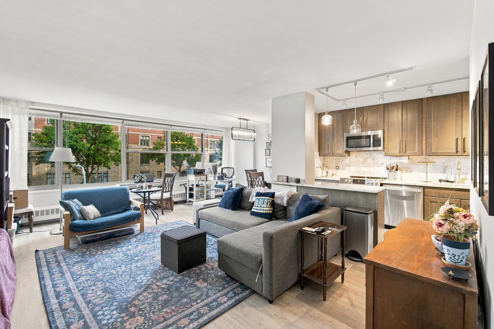 3900 N Lake Shore Drive 2C