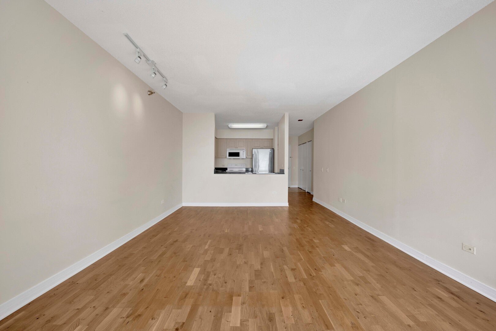 512 N Mcclurg Court 1206