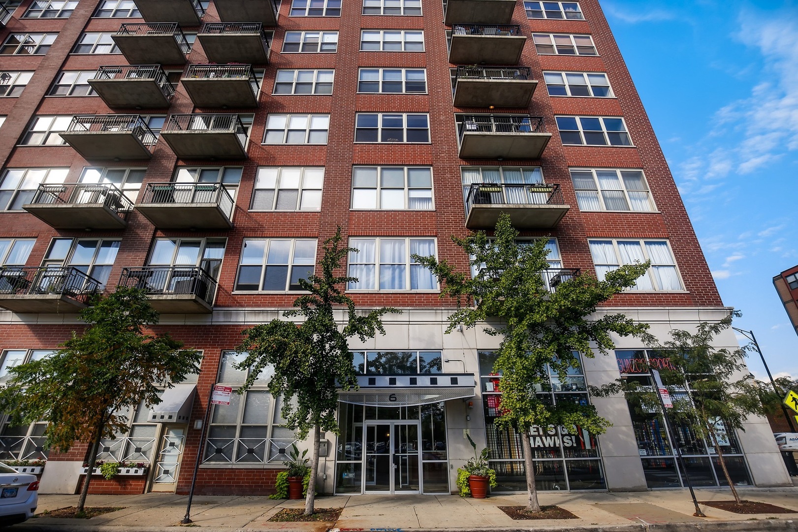 6 S Laflin Street 611