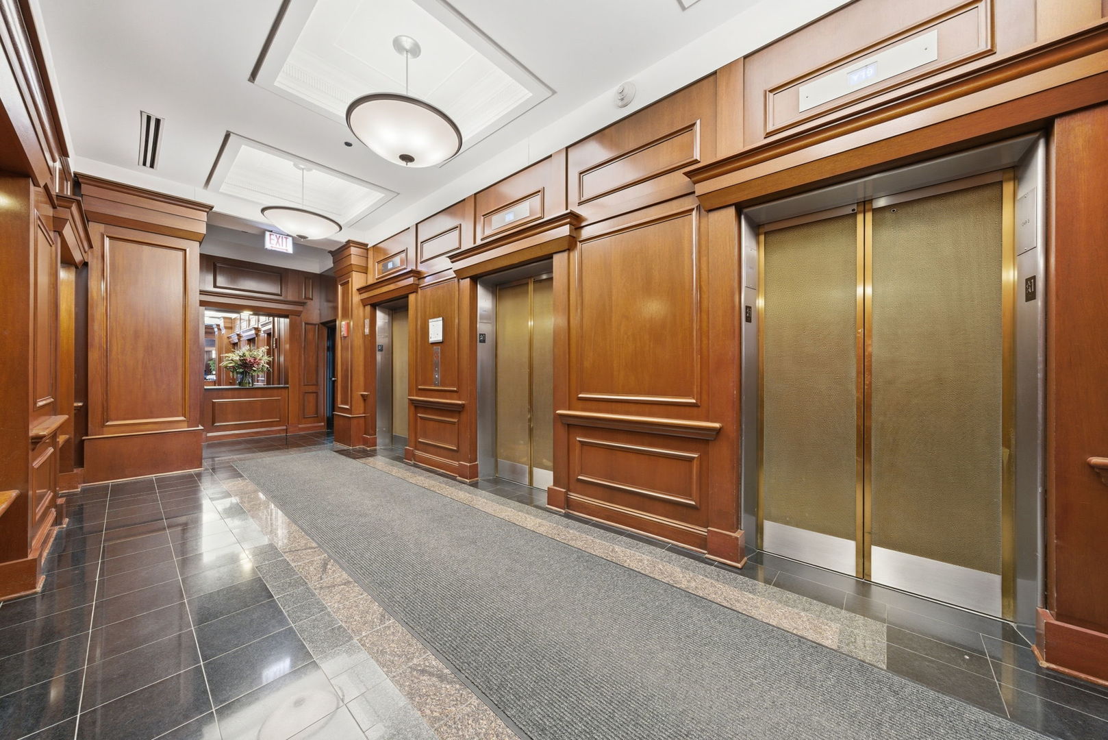 212 W Washington Street 906