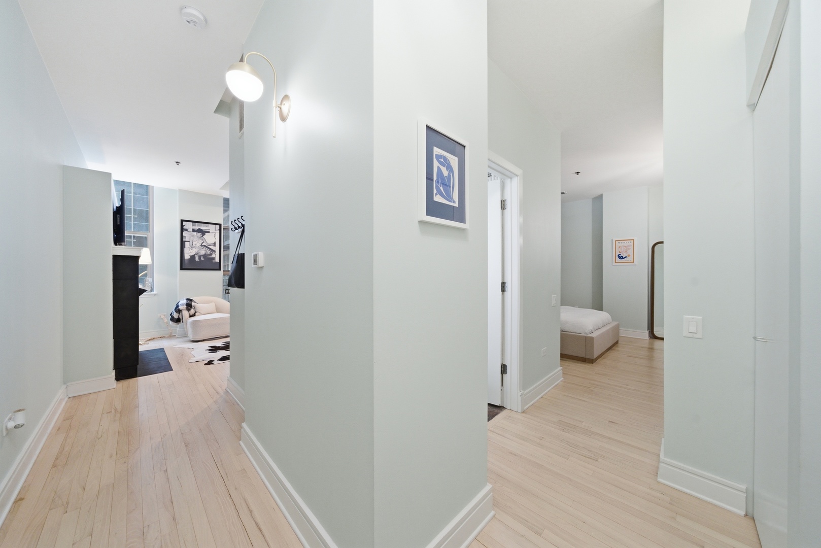 212 W Washington Street 906