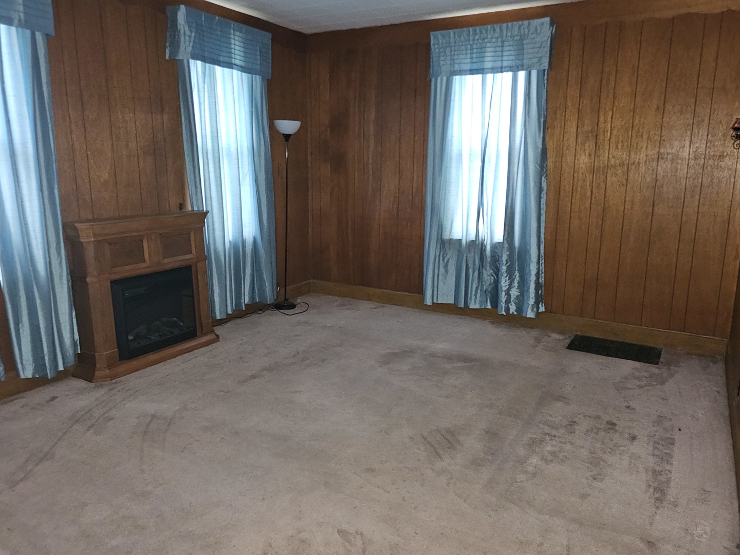 614 W 8th Street