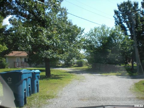 Tiny photo for 500 S WASHINGTON Street, Desoto, IL 62924 (MLS # EB459010)