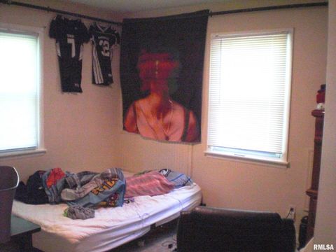 Tiny photo for 500 S WASHINGTON Street, Desoto, IL 62924 (MLS # EB459010)