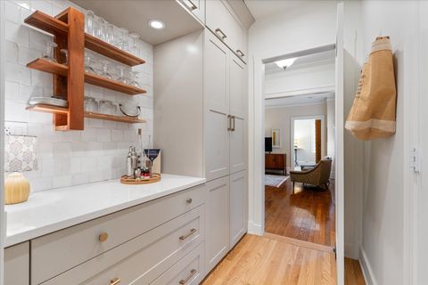 Tiny photo for 2608 N Lakeview Avenue #2D, Chicago, IL 60614 (MLS # 12629840)