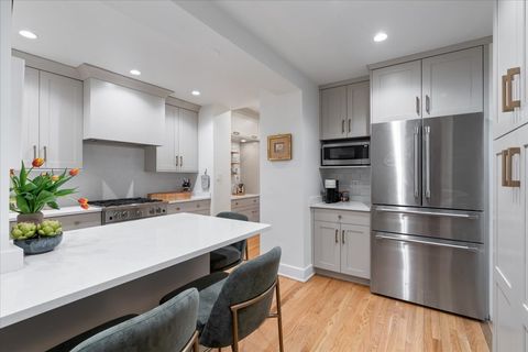 Tiny photo for 2608 N Lakeview Avenue #2D, Chicago, IL 60614 (MLS # 12629840)