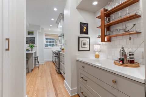 Tiny photo for 2608 N Lakeview Avenue #2D, Chicago, IL 60614 (MLS # 12629840)